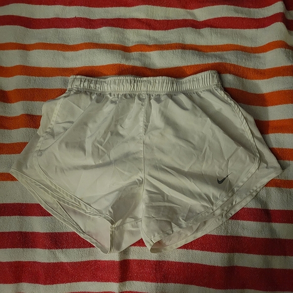Nike shorts - Picture 1 of 3